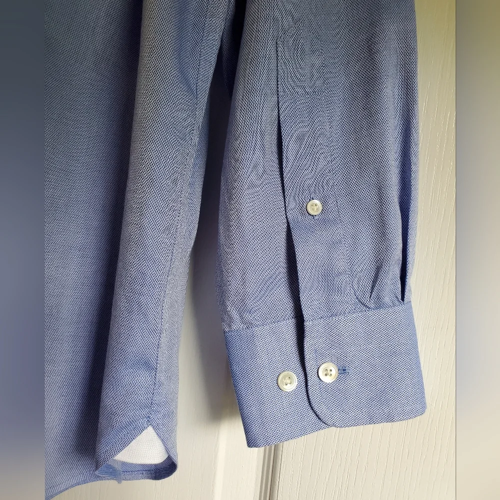 NWOT BR Wrinkle Resistant Designed Dress Shirt in Large Blue Texture Color
